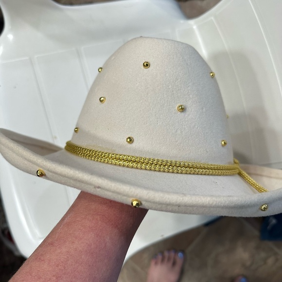 Vintage Arlop white hat with gold studs size 7.5 - Picture 4 of 5